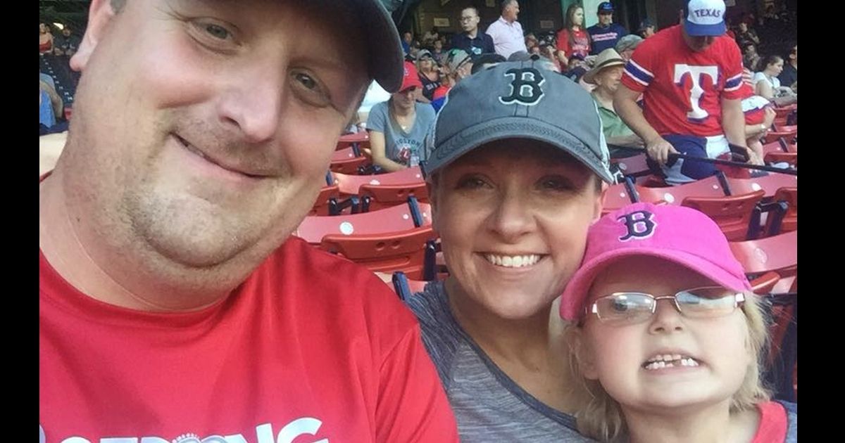 Stranger makes nasty comment about daughter so dad quickly teaches him a lesson